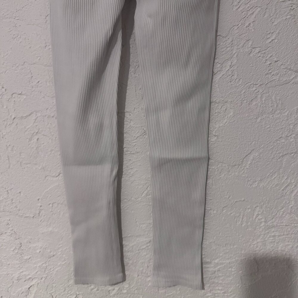 Pair 1 - Carbon38 Ivory Workout Leggings – Size XS – Sleek & Sculpting - White - Picture 3 of 8
